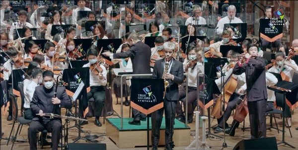 Daniel Lei and True Colors Symphony play "A Whole New World"